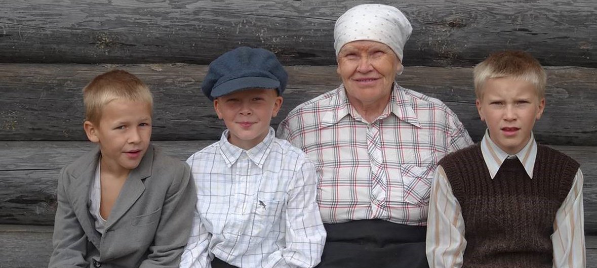 Карельская семья в деревне Киннермаки. В Карелии стремятся сохранить язык коренных жителей.