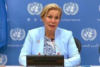 Gunilla Carlsson, Directrice exécutive par intérim de l’ONUSIDA, lors d'une conférence de presse au Siège de l'ONU à New York.