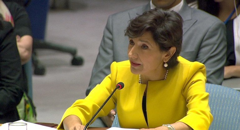 السفيرة اللبنانية أمل مدللي تخاطب مجلس الأمن.