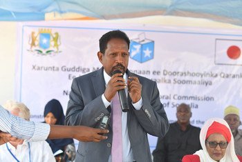 Abdirahman Omar Osman, the Mayor of Mogadishu, speaks at a ceremony. (26 March 2018)