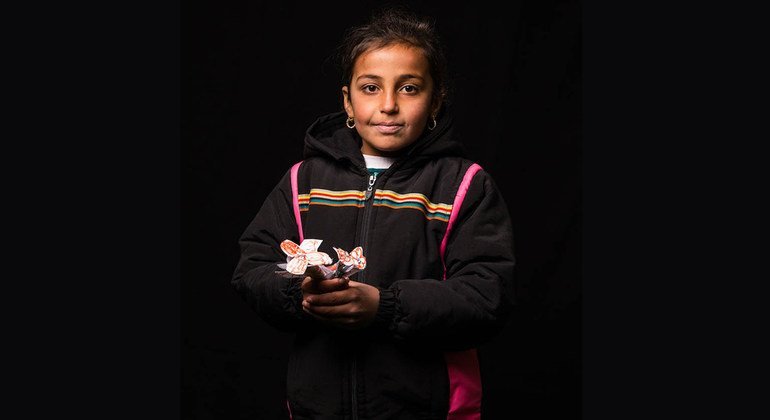 Zuha, do Iraque, de 10 anos, quer ser artista. “Eu faço arte quase todos os dias no acampamento. Gosto muito de desenhar flores e casas. Mas quando for artista, não vou vender minhas pinturas. Vou apenas pendurá-las na minha casa.