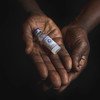 Ce vaccin pentavalent, utilisé dans un centre de santé au Mali, est un vaccin combiné avec cinq vaccins individuels conjugués en un seul, destiné à protéger activement les personnes contre plusieurs maladies, dont l'hépatite B. (9 mars 2018).