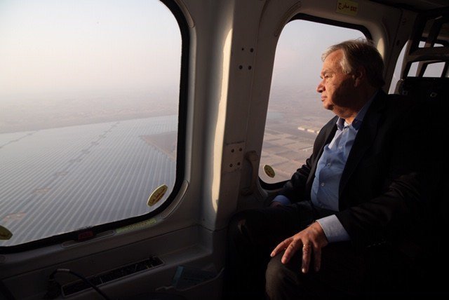  الأمين العام يزور محطة نور أبو ظبي، أكبر محطات الطاقة الشمسية في العالم. 30 يونيه/حزيران 2019.