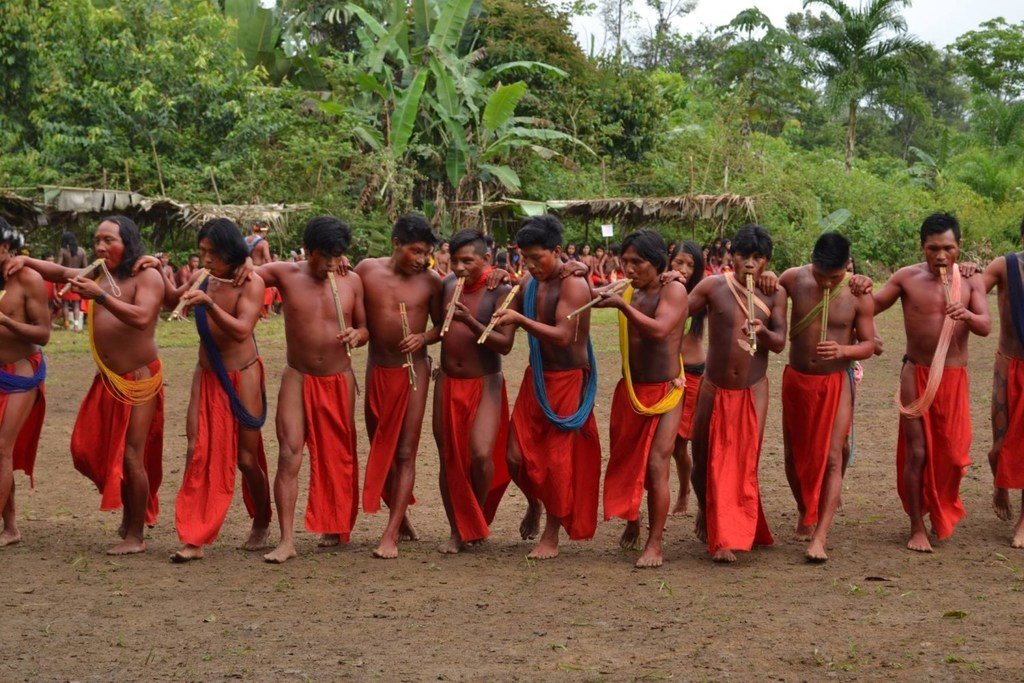 Des membres de la communauté Wajãpi, peuple autochtone du nord du Brésil, à Amapá